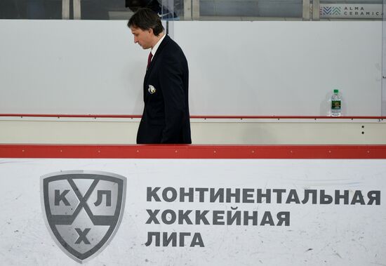 Russia Ice Hockey Avtomobilist -Traktor