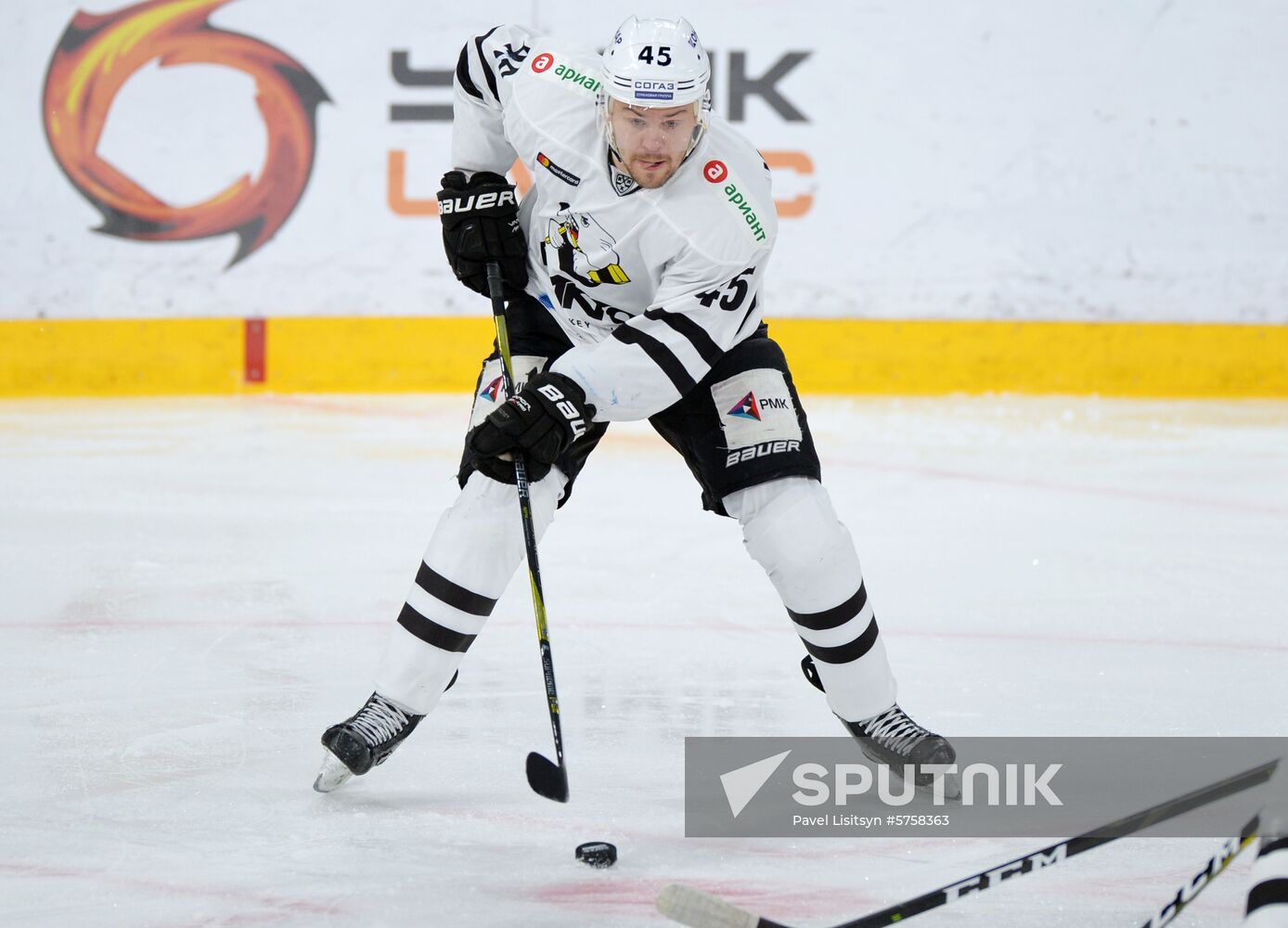 Russia Ice Hockey Avtomobilist -Traktor