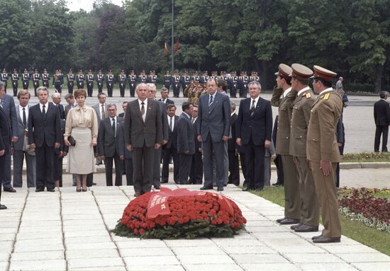 Mikhail Gorbachev visits Romania