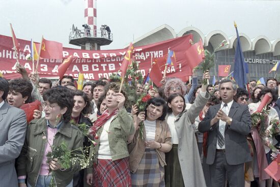 Mikhail Gorbachev visits Romania