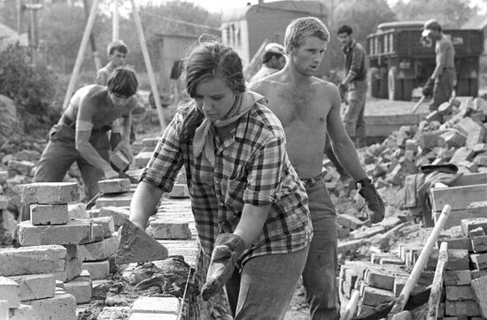 Student construction brigade
