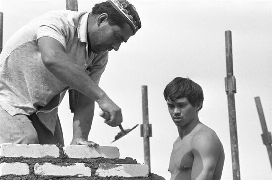Student construction brigade