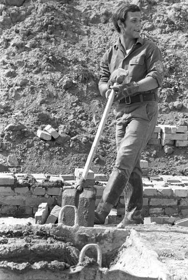 Student construction brigade