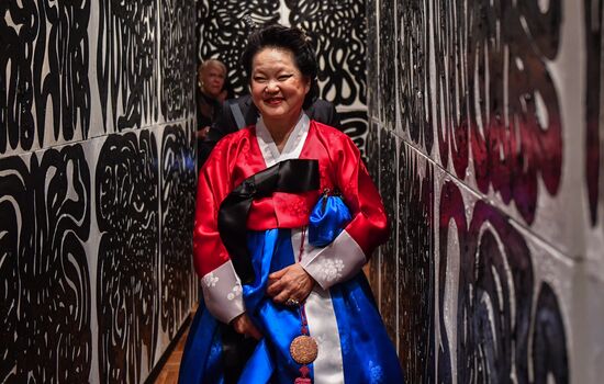 Russia Hwang Eun Sung Exhibition