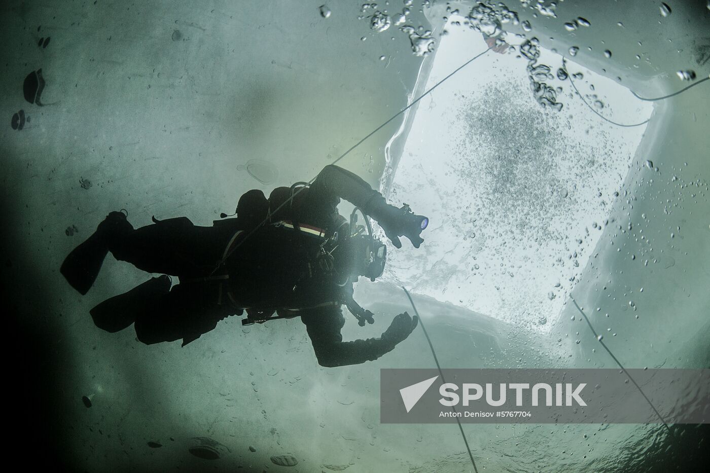 Russia Ice Diving