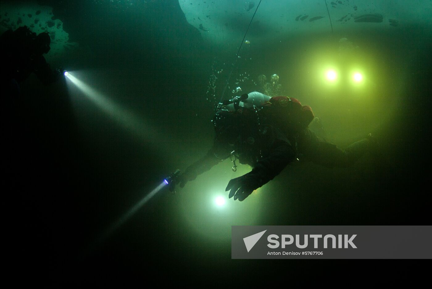 Russia Ice Diving