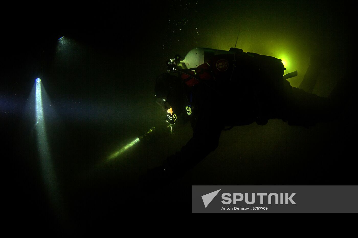 Russia Ice Diving