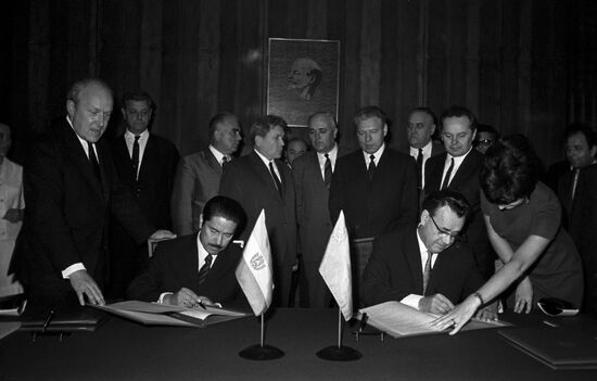 Ceremony to sign trade agreement between USSR and Bolivia