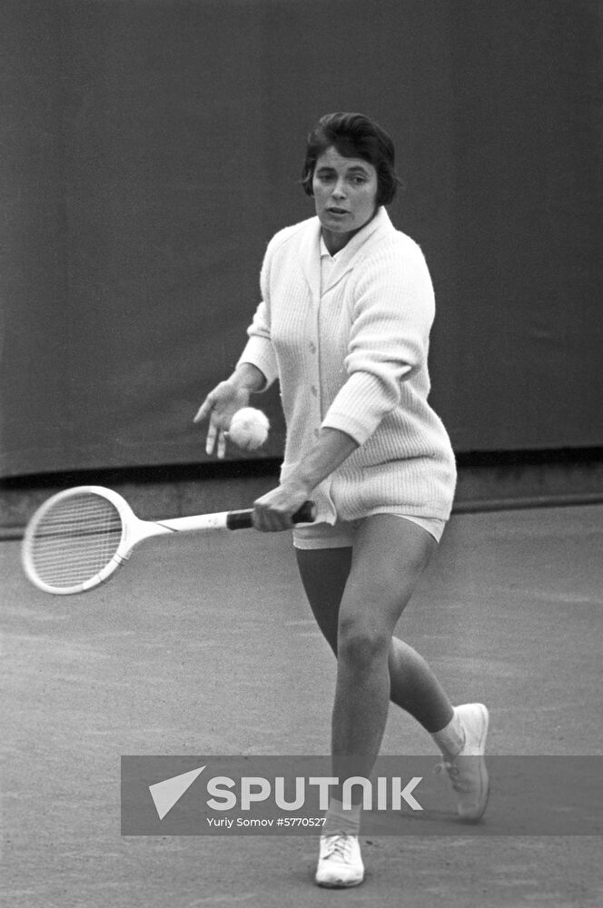 Soviet tennis player Anna Dmitriyeva