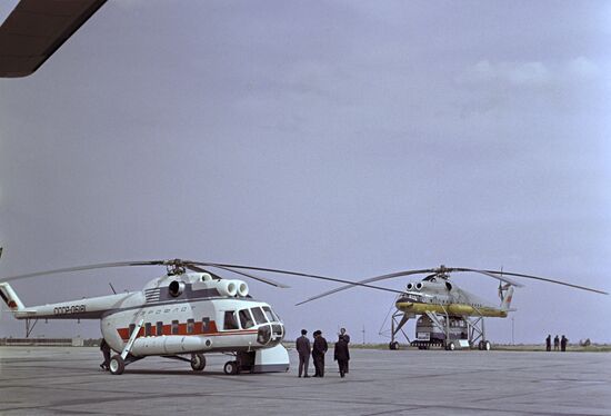 Mi-8P and Mi-10 helicopters