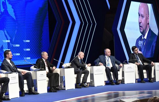 President Vladimir Putin attends meeting of Delovaya Rossiya's Business Forum