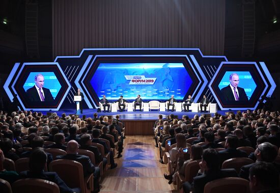 President Vladimir Putin attends meeting of Delovaya Rossiya's Business Forum