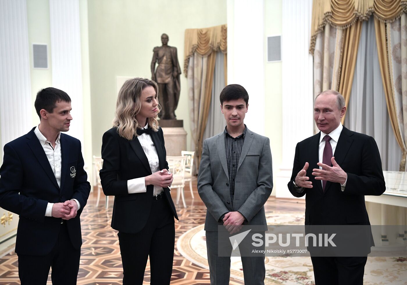 Vladimir Putin meets with 2019 Nemaly Business Prize winners