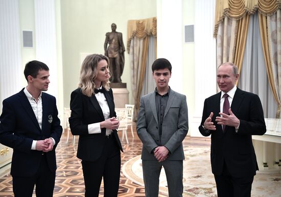 Vladimir Putin meets with 2019 Nemaly Business Prize winners