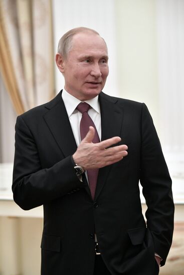 Vladimir Putin meets with 2019 Nemaly Business Prize winners