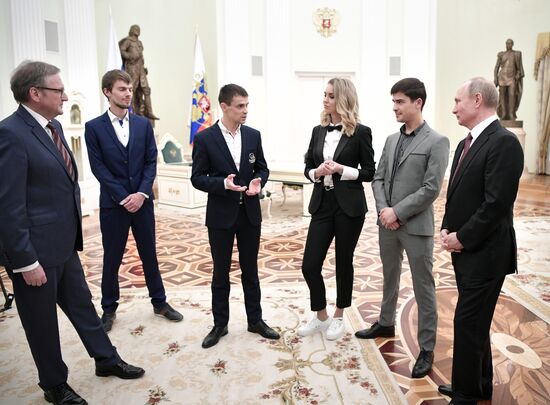 Vladimir Putin meets with 2019 Nemaly Business Prize winners