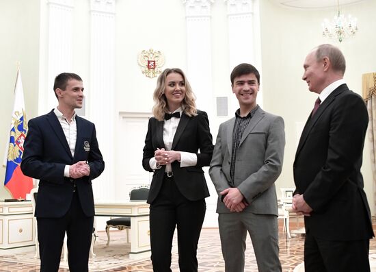 Vladimir Putin meets with 2019 Nemaly Business Prize winners