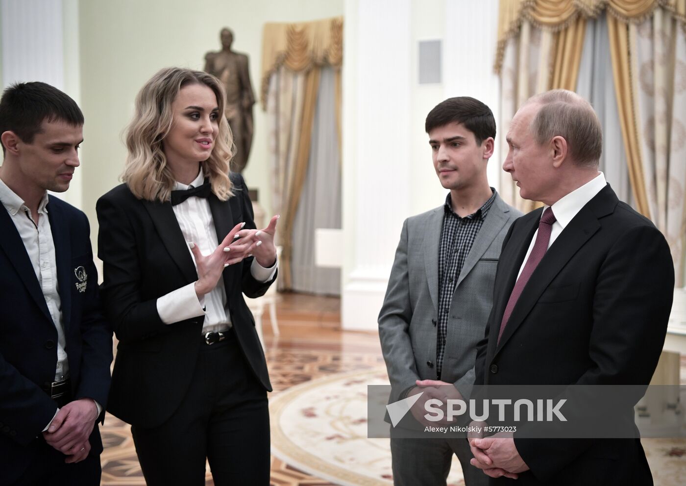 Vladimir Putin meets with 2019 Nemaly Business Prize winners