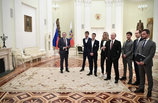 Vladimir Putin meets with 2019 Nemaly Business Prize winners