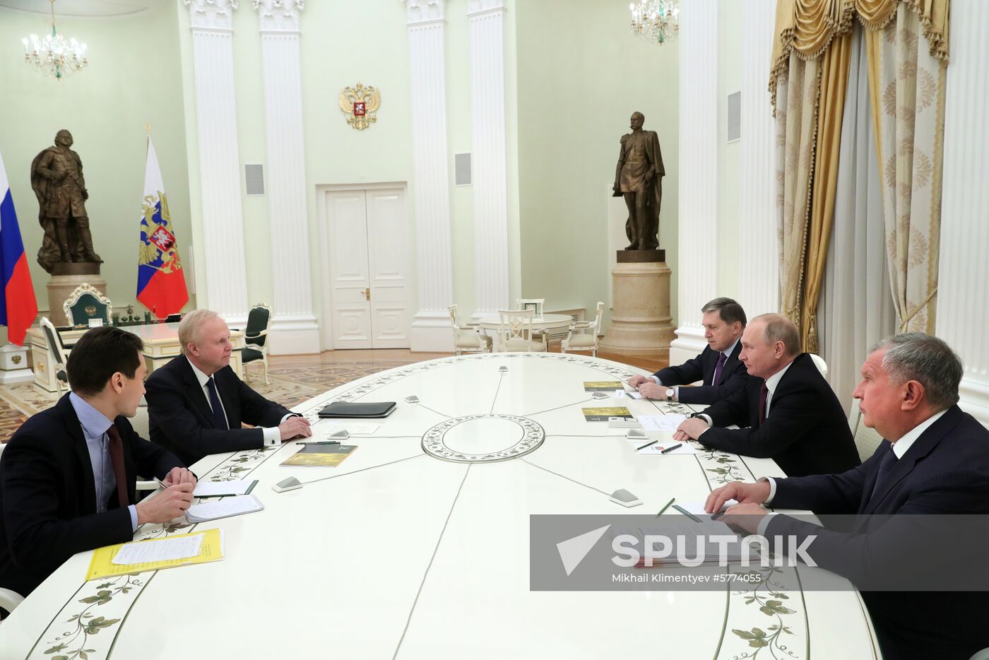 President Putin meets with BP CEO Dudley