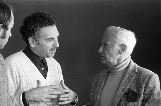 Chili artist Miguel Lawner and film director Roman Karmen