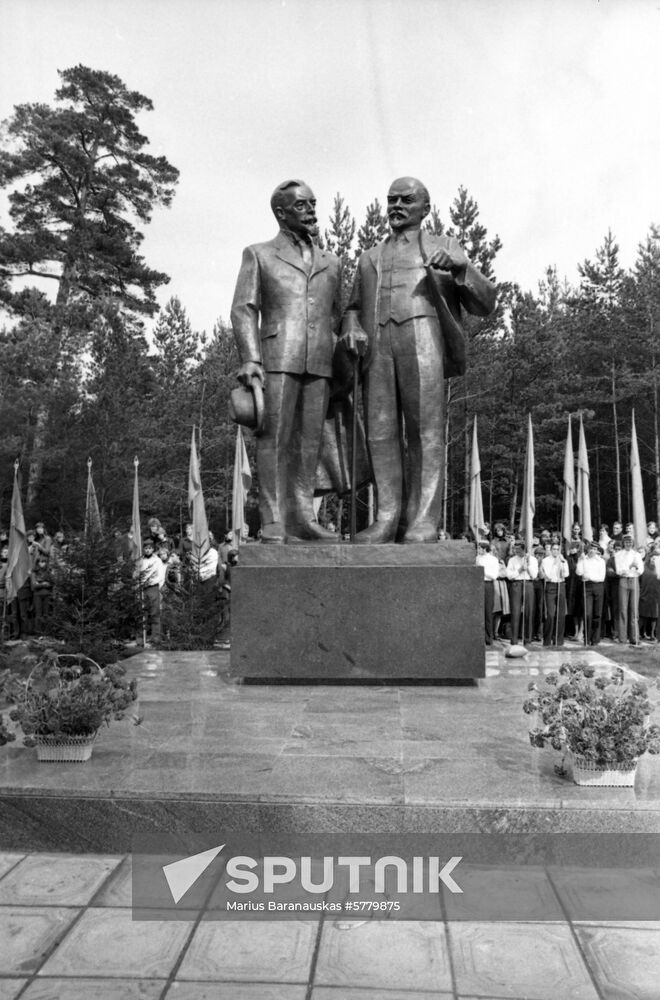 Lenin and Kapsukas