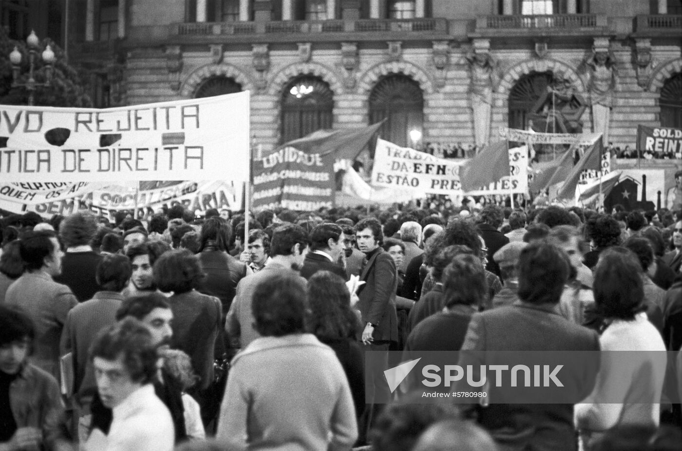 Portugal's Communists rally to support Angola's independence