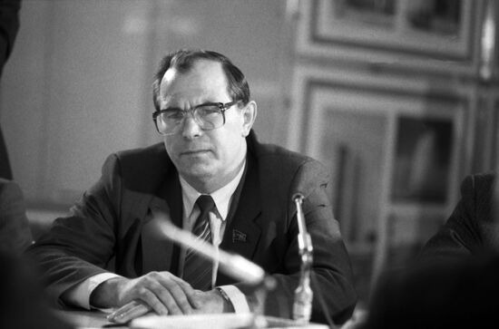 People's Government of Beijing delegation visits Soviet Union