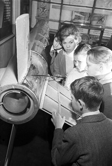 Moscow school students on excursion around National Exhibition of Economic Achievements of USSR