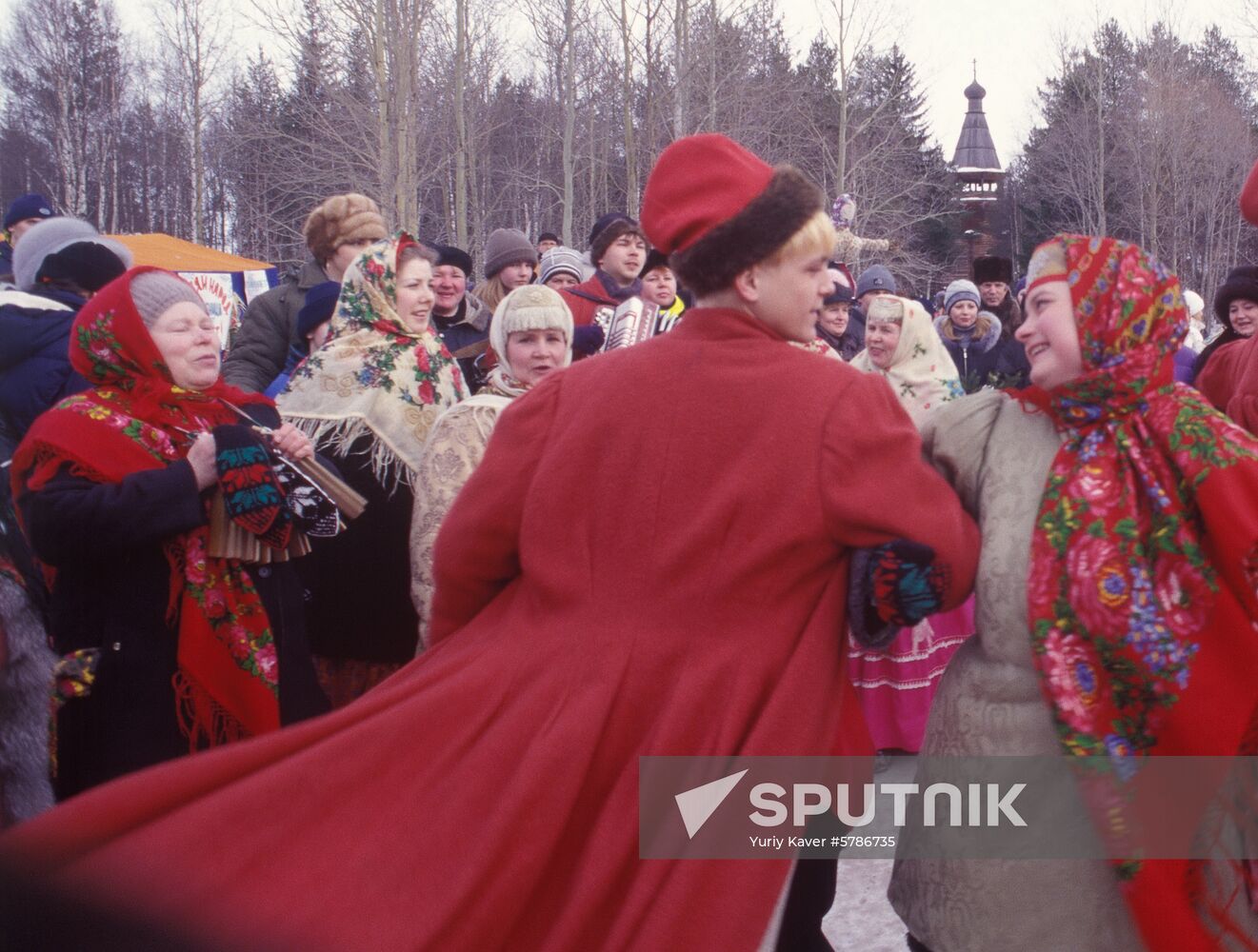 Farewell to Winter Festivities in Suzdal