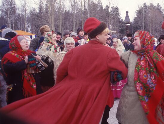Farewell to Winter Festivities in Suzdal