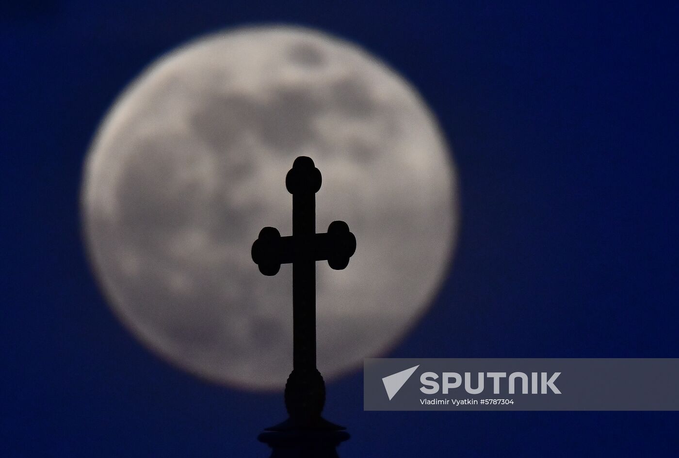 Russia Full Moon