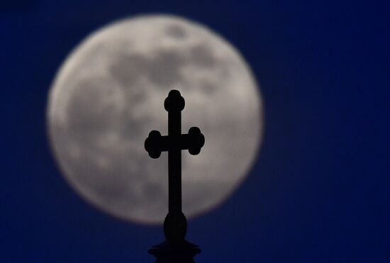Russia Full Moon