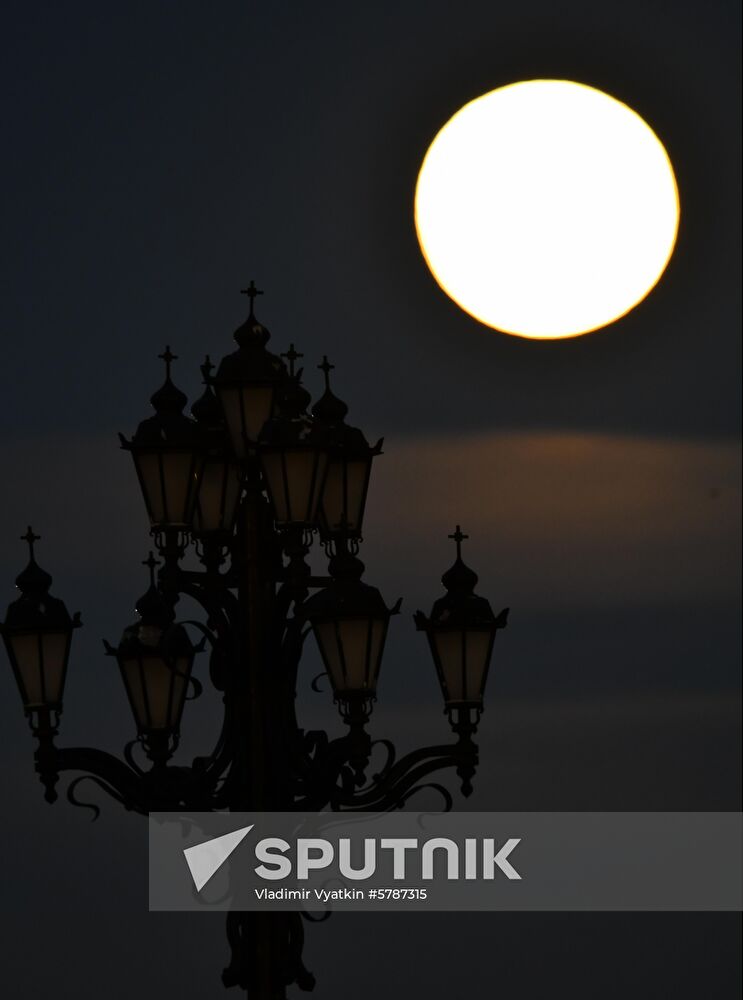 Russia Full Moon
