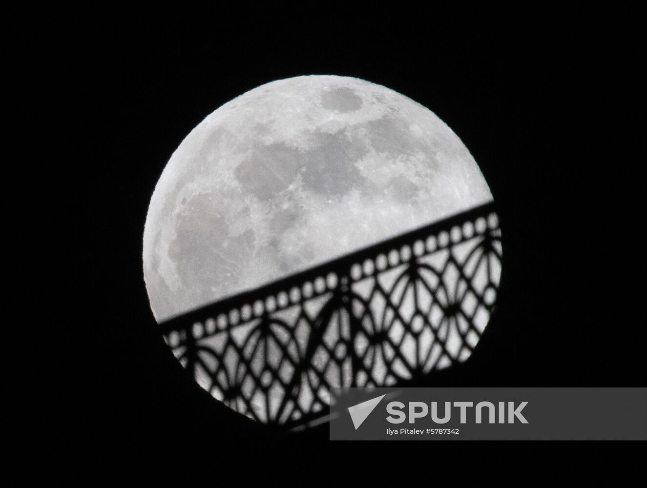 Russia Full Moon