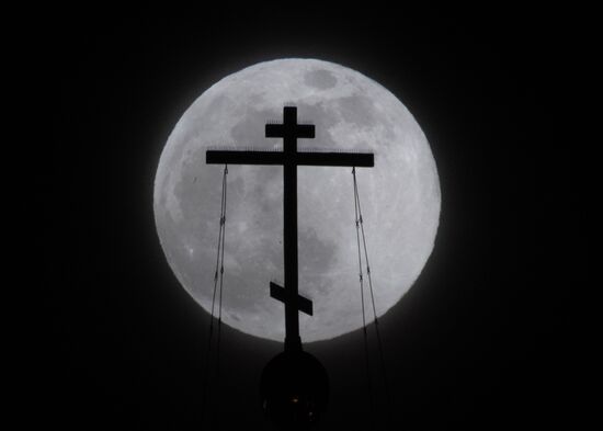 Russia Full Moon