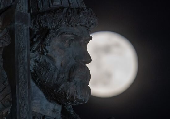 Russia Full Moon