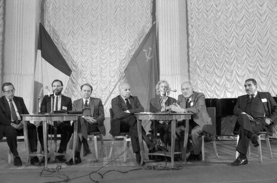 Delegation of members of French public visits USSR