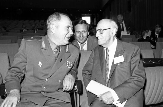 Delegation of members of French public visits USSR