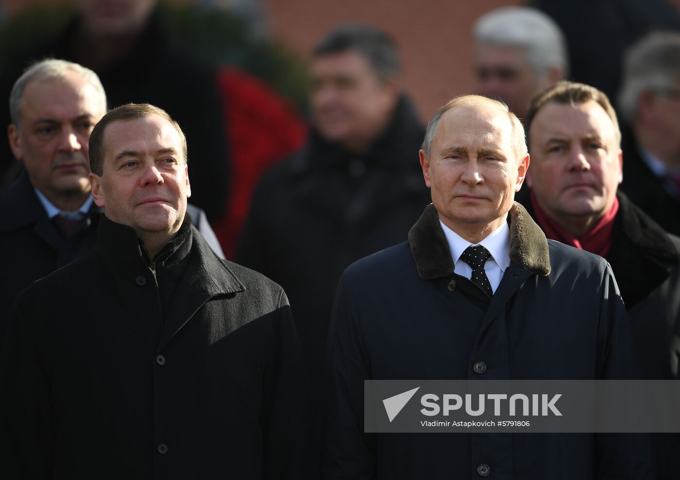 President Putin, Prime Minister Medvedev lay flowers at Tomb of Unknown Soldier