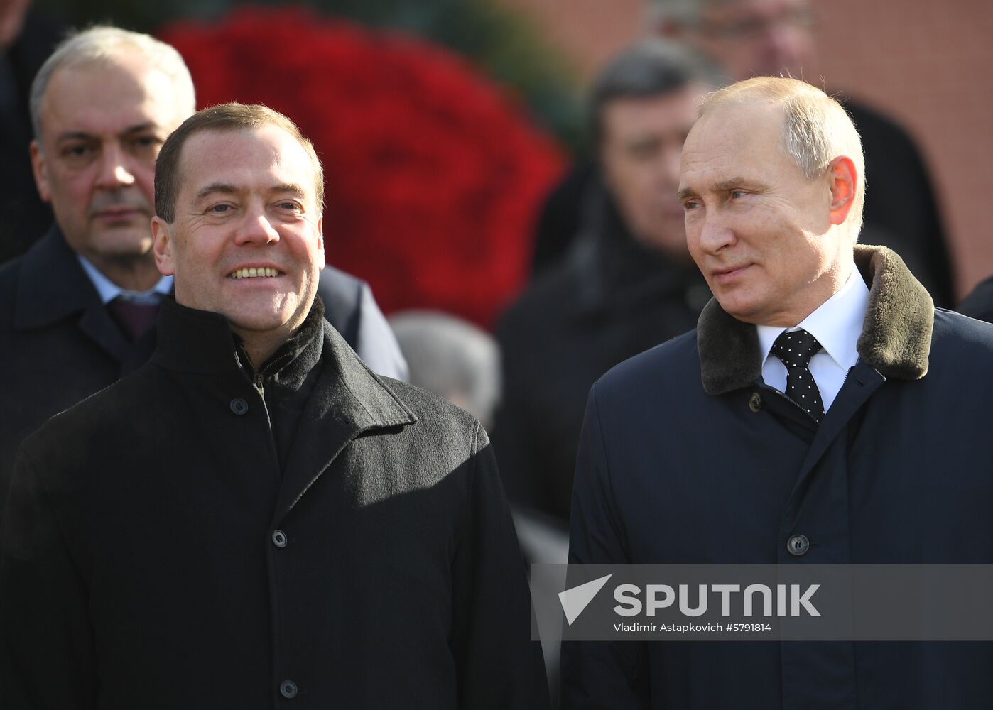 President Putin, Prime Minister Medvedev lay flowers at Tomb of Unknown Soldier