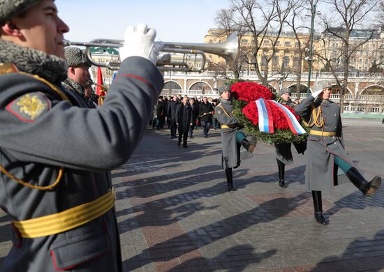 President Putin, Prime Minister Medvedev lay flowers at Tomb of Unknown Soldier
