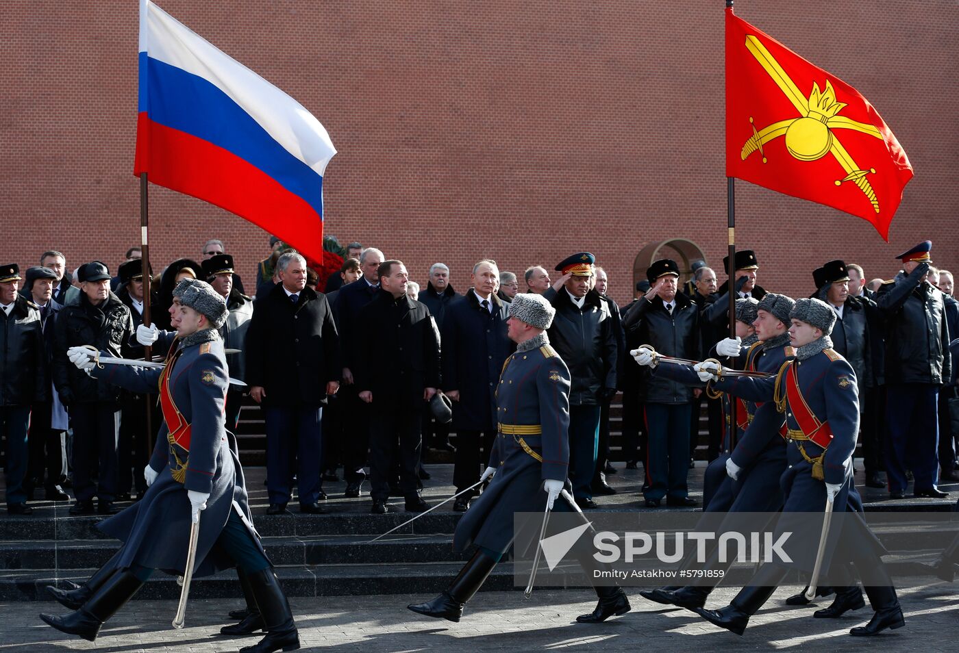 President Putin, Prime Minister Medvedev lay flowers at Tomb of Unknown Soldier