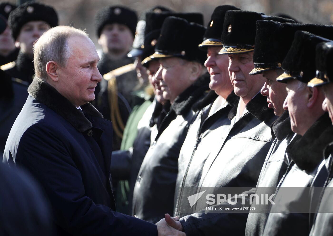 President Putin, Prime Minister Medvedev lay flowers at Tomb of Unknown Soldier