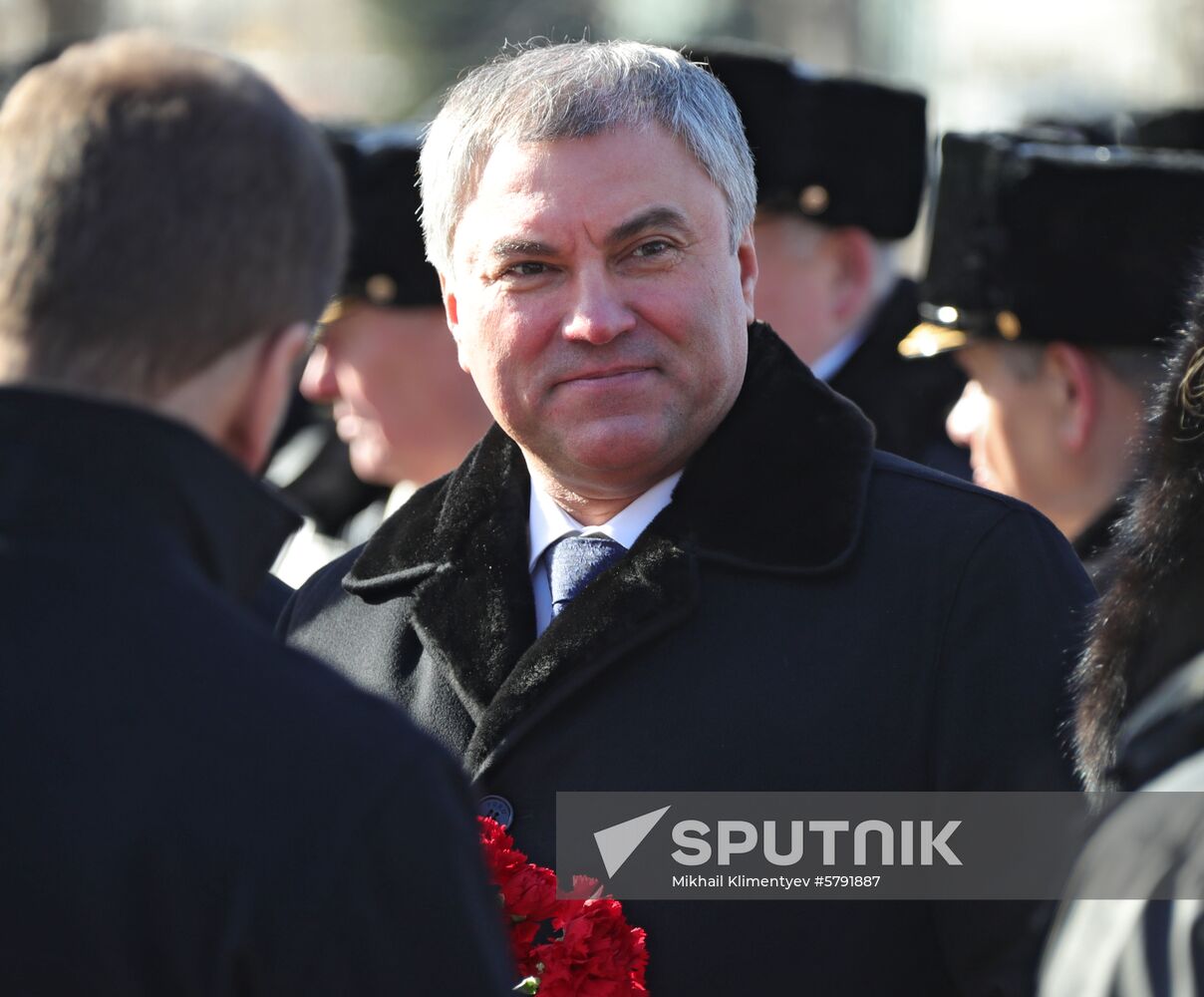 President Putin, Prime Minister Medvedev lay flowers at Tomb of Unknown Soldier