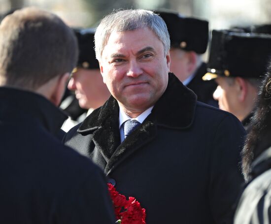President Putin, Prime Minister Medvedev lay flowers at Tomb of Unknown Soldier
