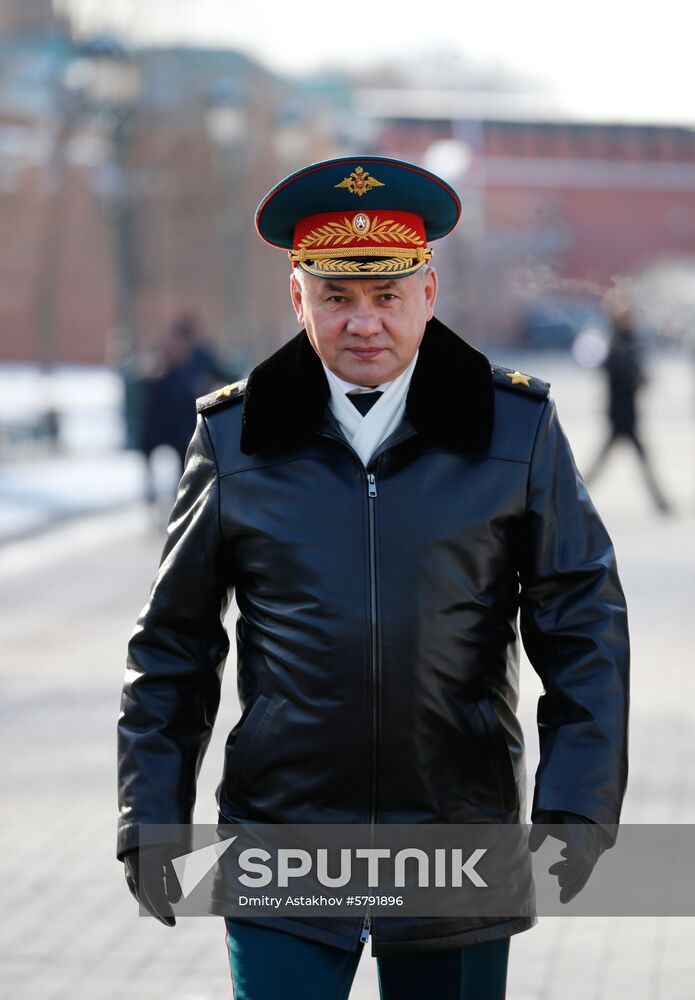 President Putin, Prime Minister Medvedev lay flowers at Tomb of Unknown Soldier