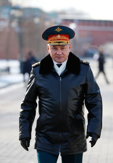 President Putin, Prime Minister Medvedev lay flowers at Tomb of Unknown Soldier