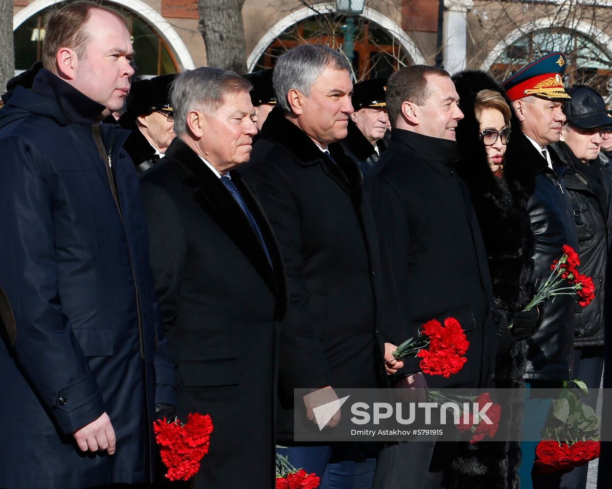 President Putin, Prime Minister Medvedev lay flowers at Tomb of Unknown Soldier