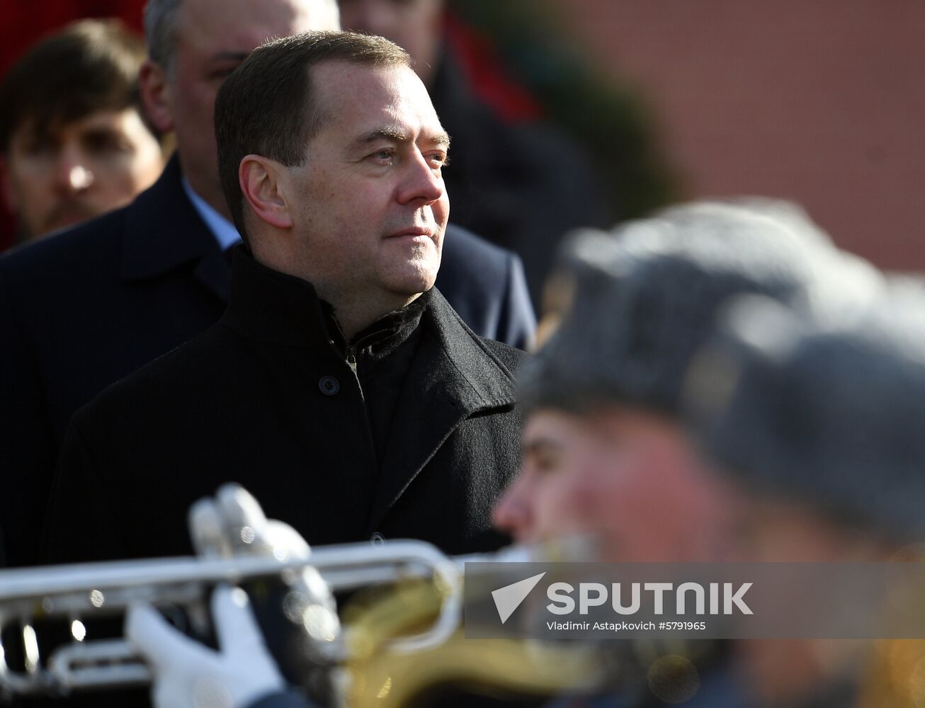 President Putin, Prime Minister Medvedev lay flowers at Tomb of Unknown Soldier